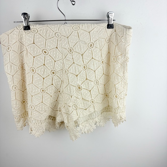 Anthropologie Dolce Vita Mid Rise Boho Ivory Crochet Lace Shorts Size 14 Festive - Picture 9 of 10